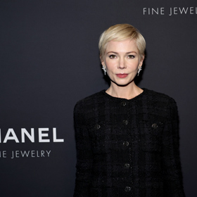 Herečka Michelle Williams a její pixie cut.
