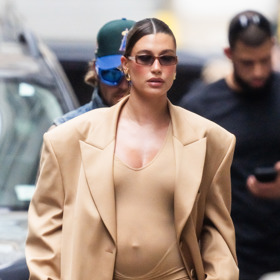 Hailey Bieber jako stylová nastávající maminka. 
