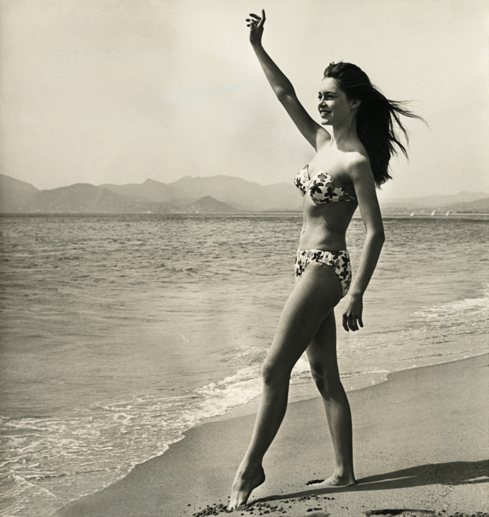 Ještě stále tmavovlasá Brigitte Bardot v roce 1952.
