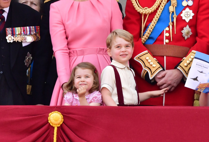 Princ George a princezna Charlotte v červnu 2017.
