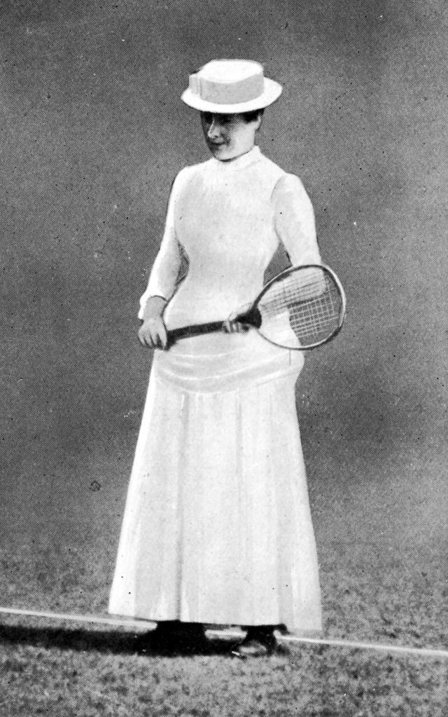 Maud Watson, první vítězka Wimbledonu z roku 1884.
