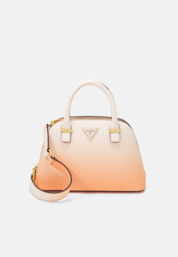 Ombré kabelka Guess, 3360 Kč, prodává Zalando
