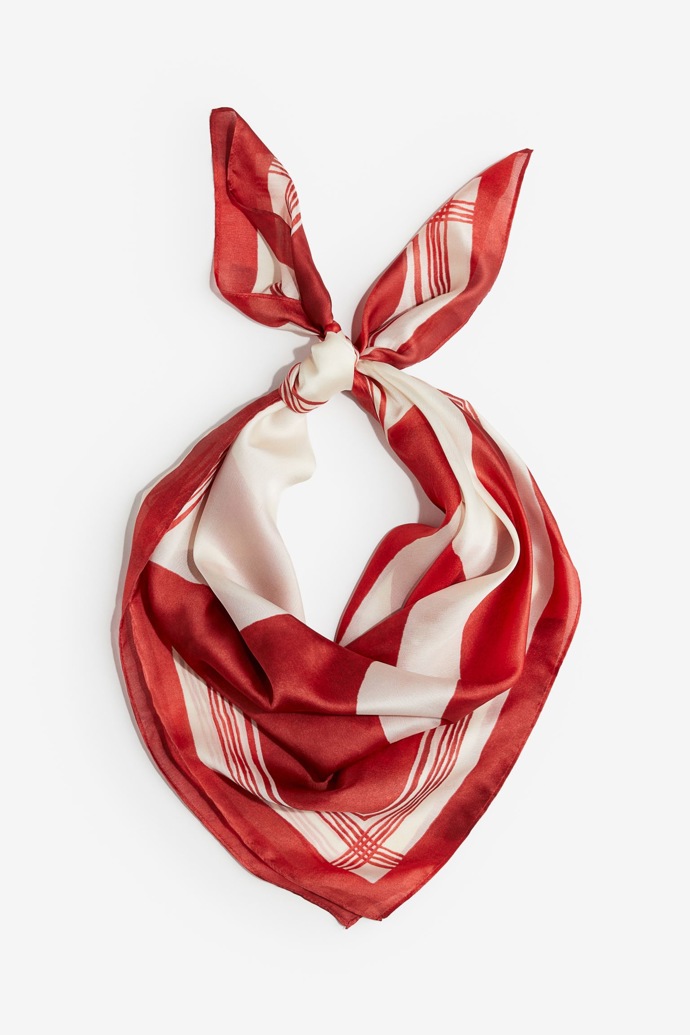 Šátek, H&M, 309 Kč
Šátek, H&M, 309 Kč