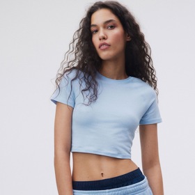 Crop top, H&M, 99 Kč

