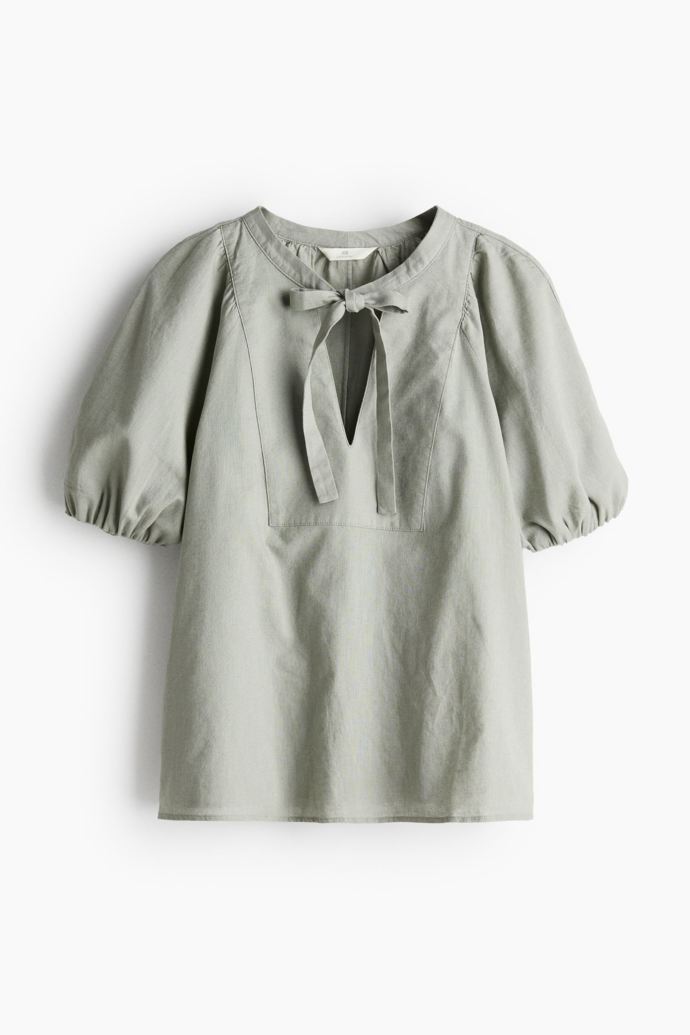 Halenka, H&M, 599 Kč.
Halenka, H&M, 599 Kč.