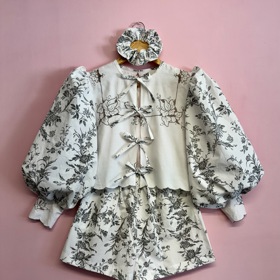 Zakladatelka Pavlína Hosnedlová si sama navrhuje a vyrábí neobyčejné modely.
