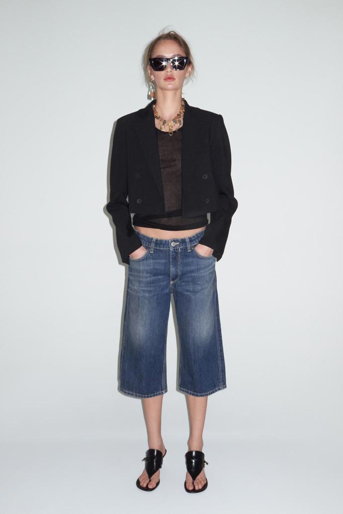 Jorts, Zara, 699 Kč

Tyto módní šortky ocení ženy s typem postavy obdélník nebo hruška.
