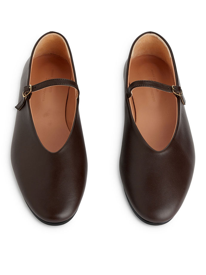 Mary Jane balerínky, Arket, 159 eur
