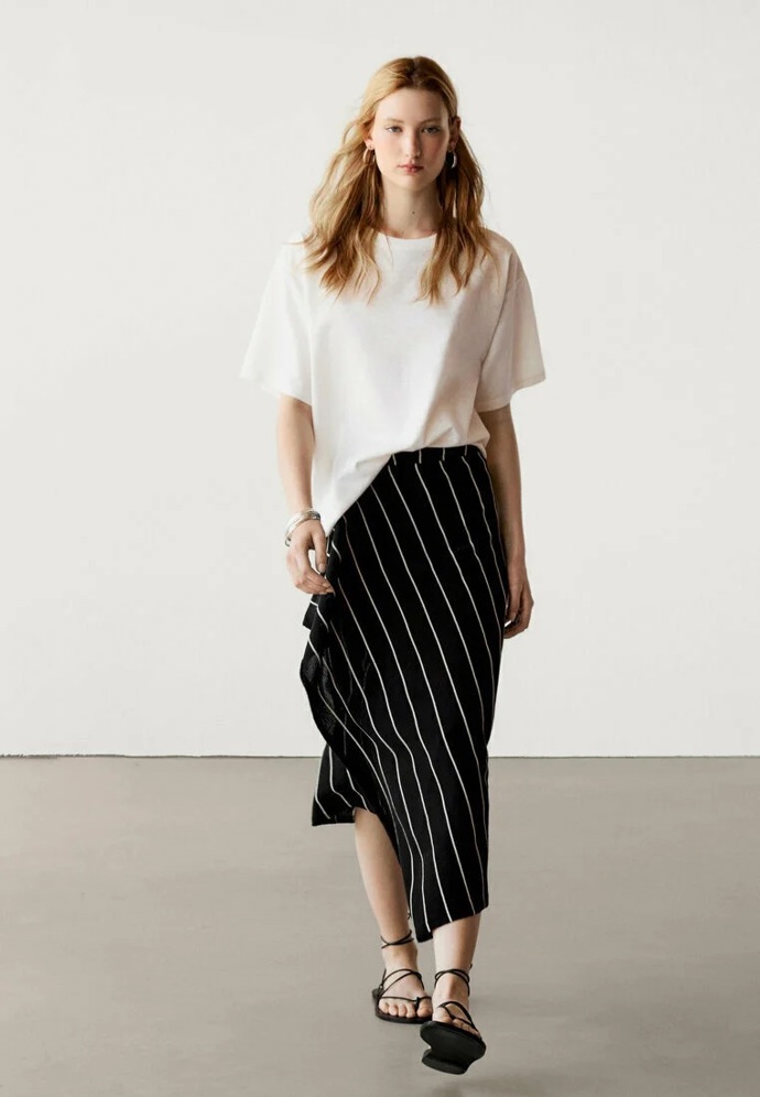 Tričko, Massimo Dutti, 1 195 Kč
Tričko, Massimo Dutti, 1 195 Kč