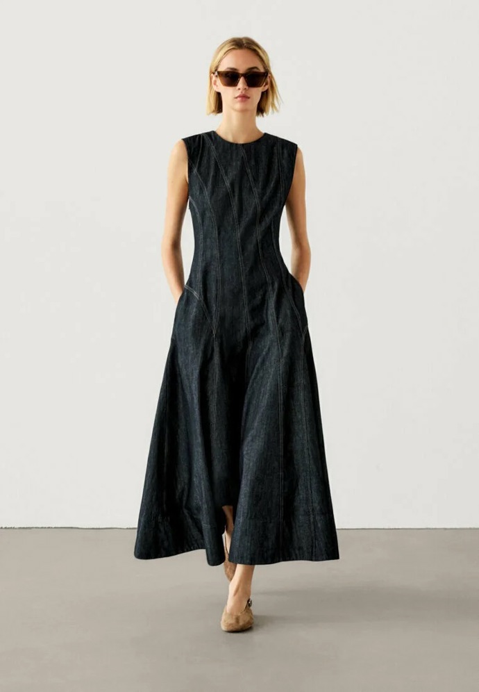 Šaty, Massimo Dutti, 2 795 Kč
Šaty, Massimo Dutti, 2 795 Kč