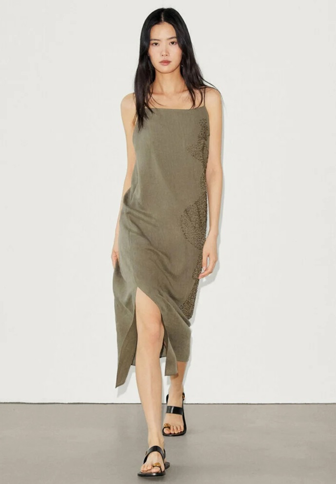 Šaty, Massimo Dutti, 3 295 Kč
Šaty, Massimo Dutti, 3 295 Kč