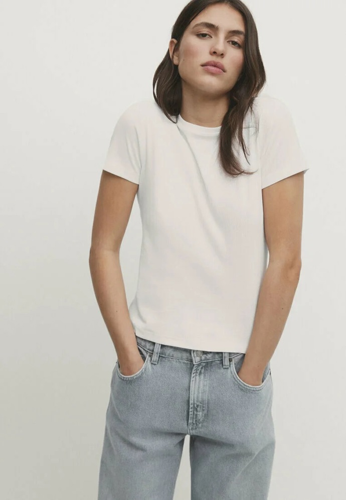Bílé tričko, Massimo Dutti, 899 Kč
Bílé tričko, Massimo Dutti, 899 Kč