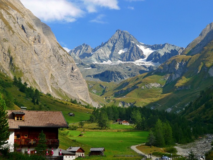 Horská krajina v Rakousku láká turisty z celého světa.
Horská krajina v Rakousku láká turisty z celého světa.