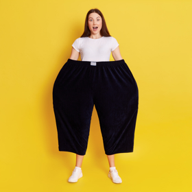Over size oblečení si většinou můžeme dovolit jen do určitého věku. Poté už přidá jak věk, tak kilogramy
