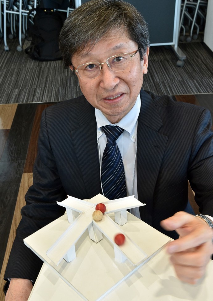 Profesor Kokichi Sugihara
