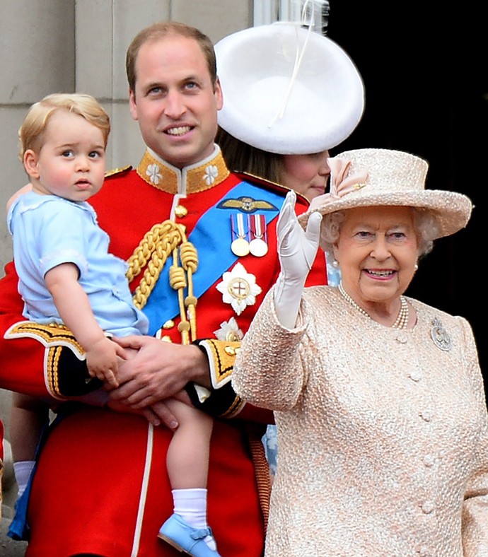 George, William a královna Alžběta II. v červnu 2015.
