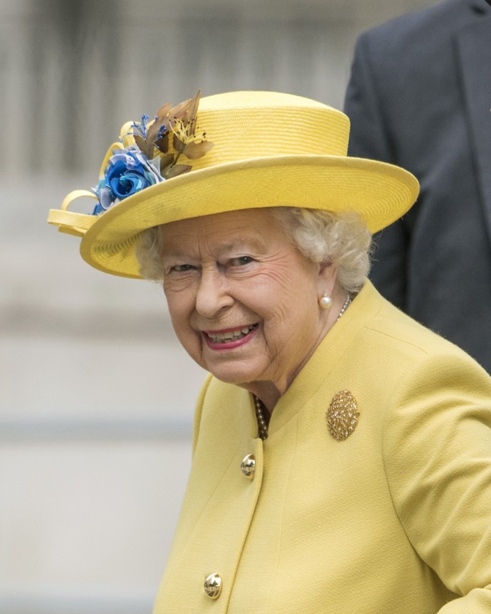 V roce 2022 rozsvítila svým žlutým kostýmkem otevření nové železniční trasy „Elizabeth Line“
V roce 2022 rozsvítila svým žlutým kostýmkem otevření nové železniční trasy „Elizabeth Line“