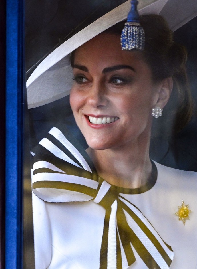 Kate je mediálně i v srdcích lidí zaručeně jednou z nejoblíbenějších princezen světa.
Kate je mediálně i v srdcích lidí zaručeně jednou z nejoblíbenějších princezen světa.