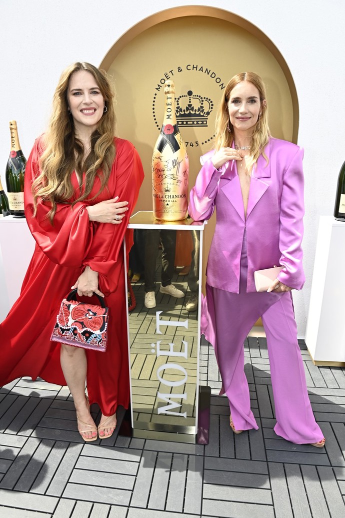 Petra Nesvačilová a Hana Vagnerová v obleku od Zuzany Kubíčkové.
Petra Nesvačilová a Hana Vagnerová v obleku od Zuzany Kubíčkové.