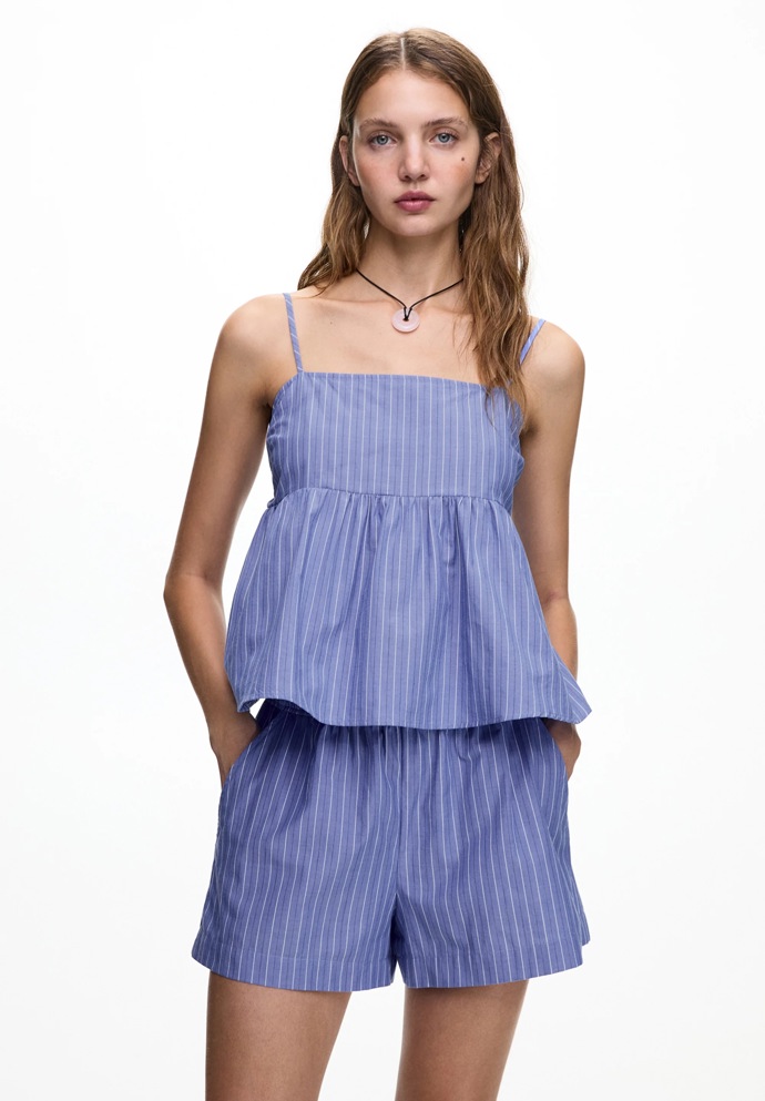 Top, Pull&Bear, 499 Kč
Top, Pull&Bear, 499 Kč