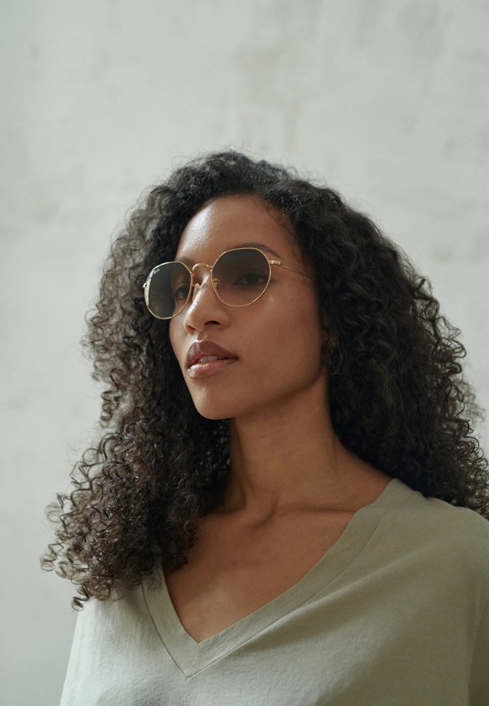 Sluneční brýle, Ray Ban, 4 800 Kč
Sluneční brýle, Ray Ban, 4 800 Kč