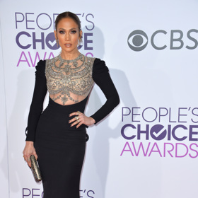Jennifer Lopez - momenty z červeného koberce. 
