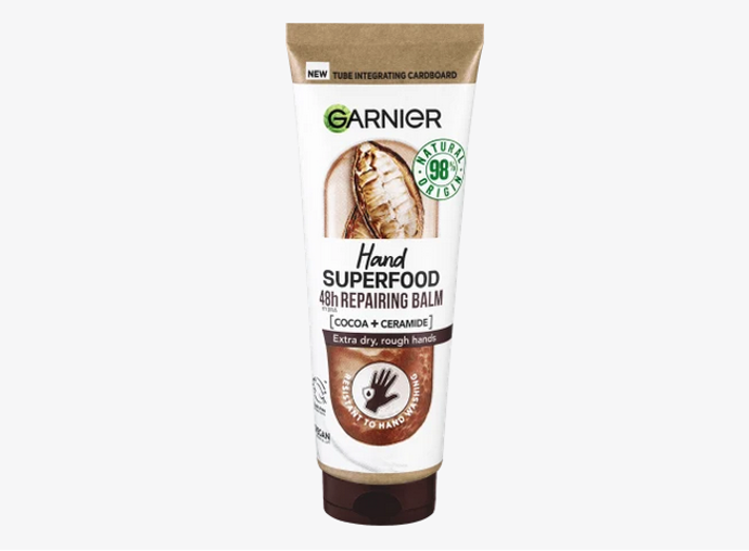 Hand SUPERFOOD krém na ruce s kakaem a ceramidem neobsahuje složky živočišného původu nebo odvozených vedlejších produktů. Je vhodný pro suché až namáhané ruce. Snadno se roztírá a rychle vstřebává. 99 Kč
Hand SUPERFOOD krém na ruce s kakaem a ceramidem neobsahuje složky živočišného původu nebo odvozených vedlejších produktů. Je vhodný pro suché až namáhané ruce. Snadno se roztírá a rychle vstřebává. 99 Kč