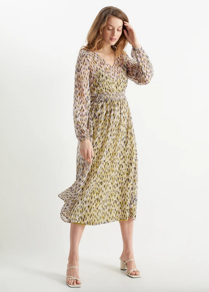 Šaty fit & flare s výstřihem ve tvaru V, zlevněny na 747 Kč
