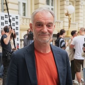 Ivan přijel před Grandhotel Pupp jako velká hvězda
