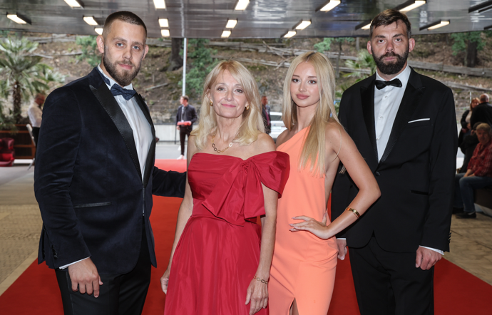 Veronika s dětmi Vincdntem, Kordulou a Cyrilem
