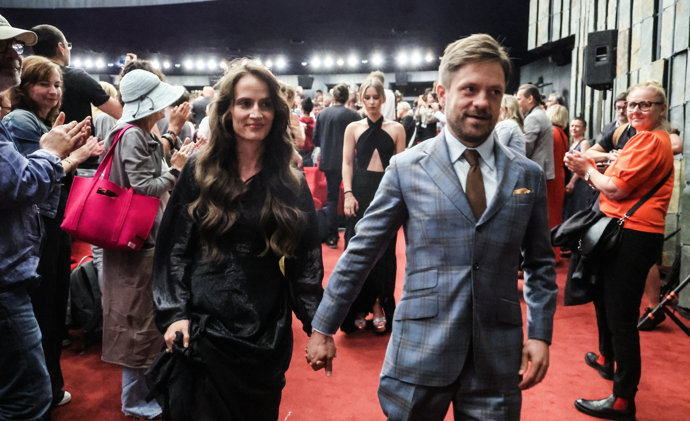Herce a režiséra podpořila partnerka Kateřina Jirkovská
