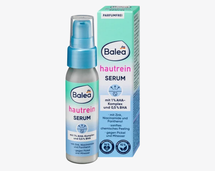 Hautrein pleťové sérum je součástí speciální řady pro problematickou pleť. S kyselinou mléčnou (v komplexu AHA) a kyselinou salicylovou (BHA) působí jako chemický peeling a jemně rozpouští odumřelé kožní buňky. Složení s niacinamidem a zinkem podporuje snížení vlastní produkce kožního mazu a tím pomáhá optimalizovat vzhled poškozené pokožky. Allantoin a bisabolol rozvíjejí svůj uklidňující účinek na podrážděnou pokožku a osvědčená účinná látka panthenol podporuje regenerační proces pokožky. Pro zářivě krásnou pleť! 74,90 Kč
