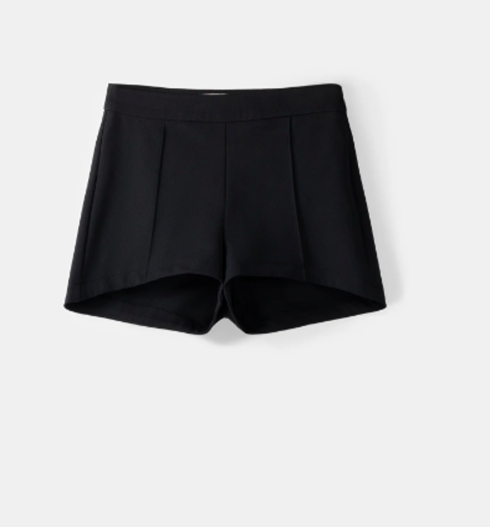 Šortky, Bershka, 479 Kč. 
