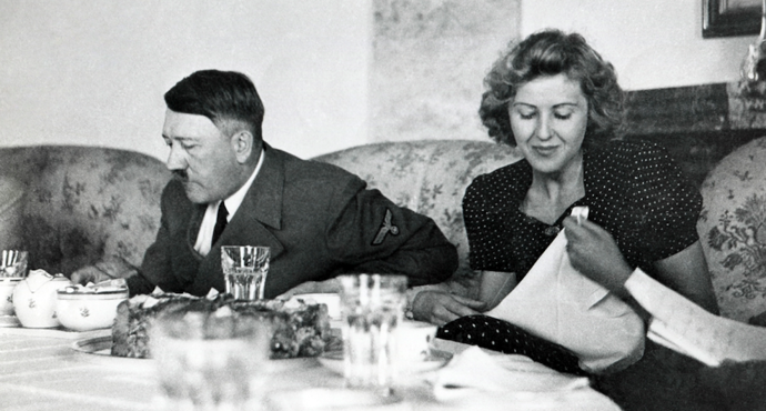 Hitler se svou láskou Evou Braunovou
Hitler se svou láskou Evou Braunovou
