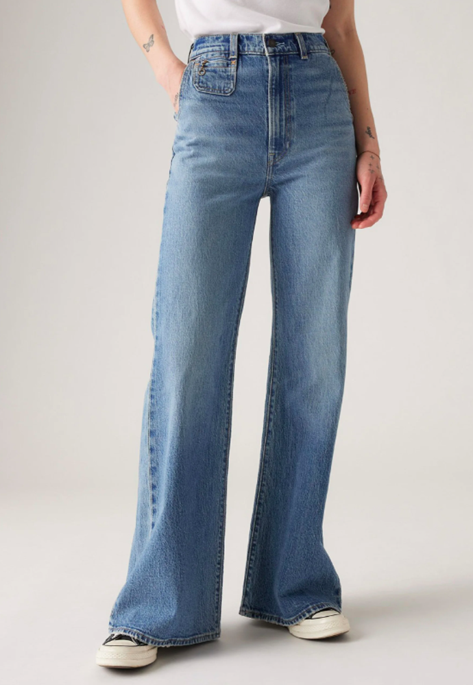 Široké džíny, Levi's, 3360 Kč. 
