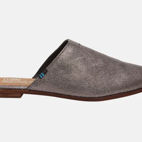 Dámské šedé Mules pantofle TOMS Metallic Leather Jutti Mule, zlevněny na 804 Kč
