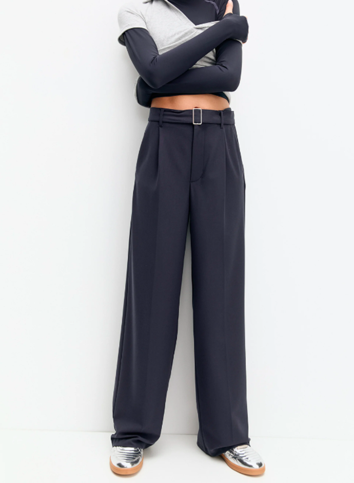 Kalhoty, PULL&BEAR, 699 Kč.
Kalhoty, PULL&BEAR, 699 Kč.