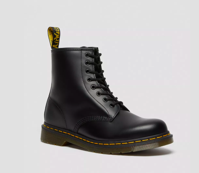 Boty, Dr. Martens, 200 Euro.
Boty, Dr. Martens, 200 Euro.