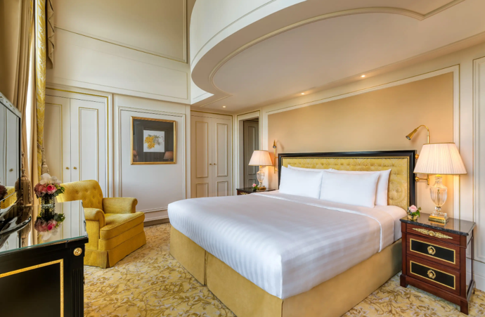 I to, v jakém prostředí usínáme, má vliv na kvalitu našeho spánku. Proto jsou pokoje v hotelu Shangri-La Hotel navrženy tak, aby vyzařovaly uklidňující, příjemnou a pozitivní atmosféru.
