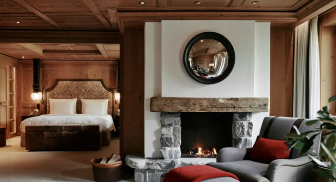 Hotelové pokoje v The Alpina Gstaad poskytují nejen romantickou atmosféru a maximální pohodlí, ale také nezapomenutelný výhled na okolní vrcholky hor. 

 
