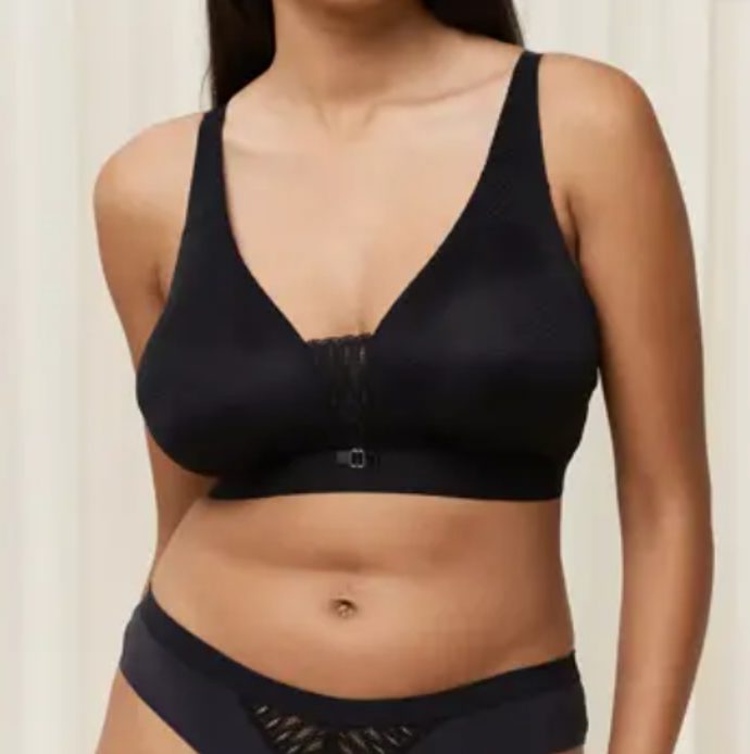 Černá podprsenka bez kostic, Triumph, 714 Kč
