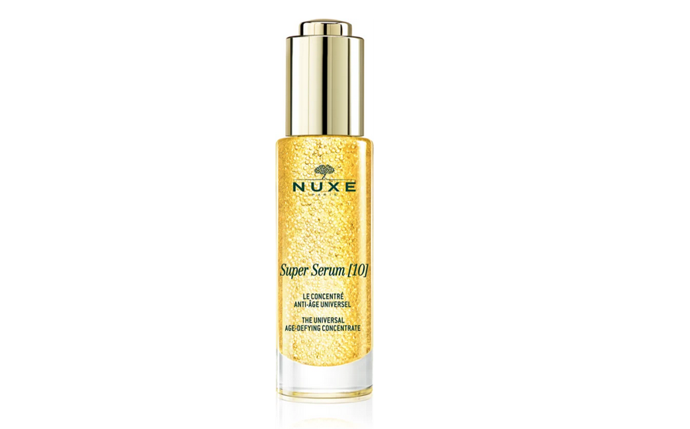 Pouze jednou použijete protivráskové sérum s kyselinou hyaluronovou Super Serum, a pleť se vám doslova promění před očima – bude jemnější, získá vyplněný vzhled a zůstane úžasně rozzářená. Mikroperličky obsahující mix rostlinných olejů a kyselinu hyaluronovou si navíc při pravidelném použití poradí i s veškerými stopami stárnutí. Vrásky tak budou během několika týdnů vyhlazené, tmavé skvrny o poznání světlejší a pleť zůstane celkově zpevněná. 1299 Kč
Pouze jednou použijete protivráskové sérum s kyselinou hyaluronovou Super Serum, a pleť se vám doslova promění před očima – bude jemnější, získá vyplněný vzhled a zůstane úžasně rozzářená. Mikroperličky obsahující mix rostlinných olejů a kyselinu hyaluronovou si navíc při pravidelném použití poradí i s veškerými stopami stárnutí. Vrásky tak budou během několika týdnů vyhlazené, tmavé skvrny o poznání světlejší a pleť zůstane celkově zpevněná. 1299 Kč