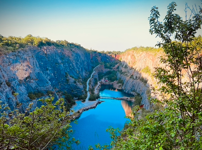 Po zásluze je lom srovnáván s americkým Grand Canyonem
Po zásluze je lom srovnáván s americkým Grand Canyonem