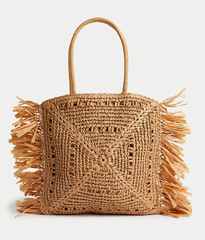 Slaměná taška s třásněmi, Marks & Spencer, 1499 Kč.
Slaměná taška s třásněmi, Marks & Spencer, 1499 Kč.