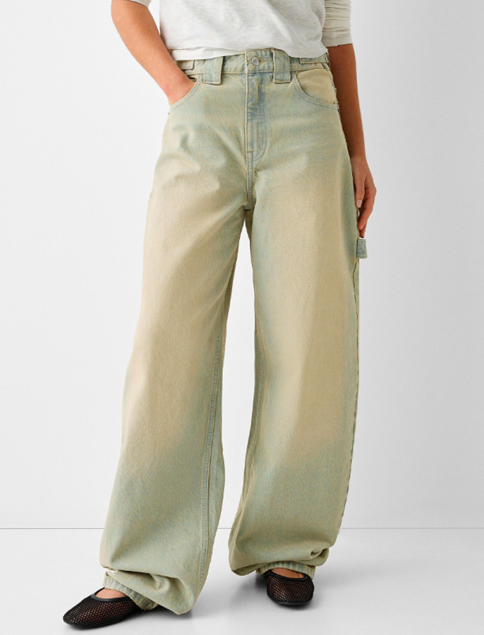 Džíny baggy, Bershka, 399 Kč, (původní cena, 799 Kč)
