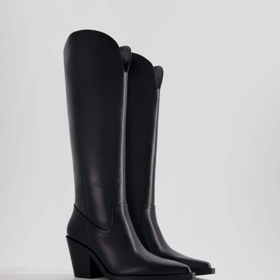 Kovbojské boty, Bershka, 499 Kč (Původní cena 1399 Kč)
