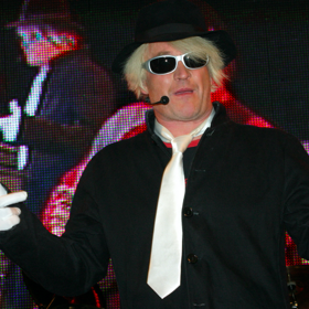 Michael Kocáb se na jevišti umí pořádně uvolnit
