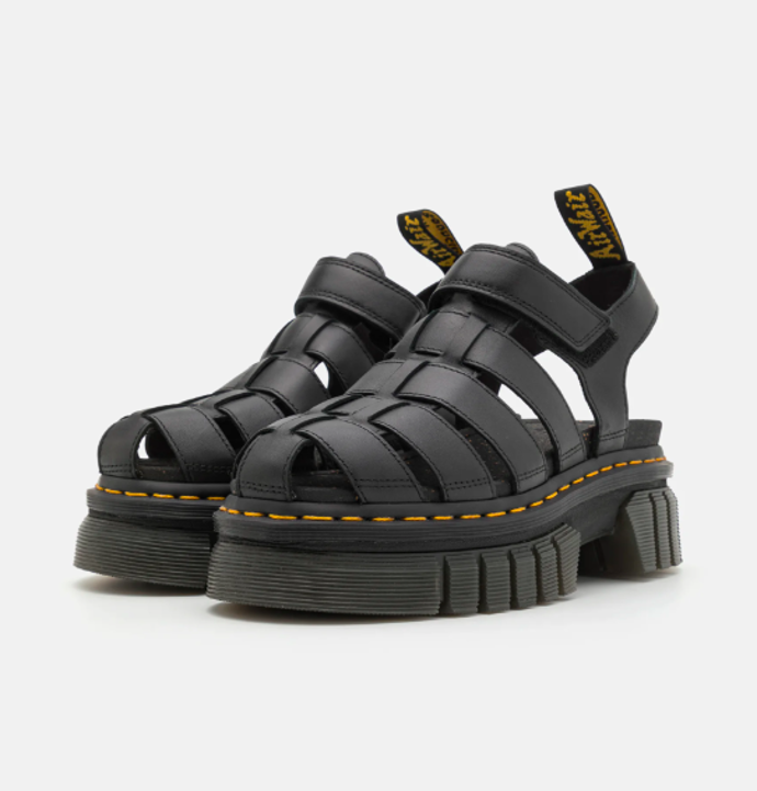 Rybářské sandály, Dr. Martens, 4320 Kč.
Rybářské sandály, Dr. Martens, 4320 Kč.