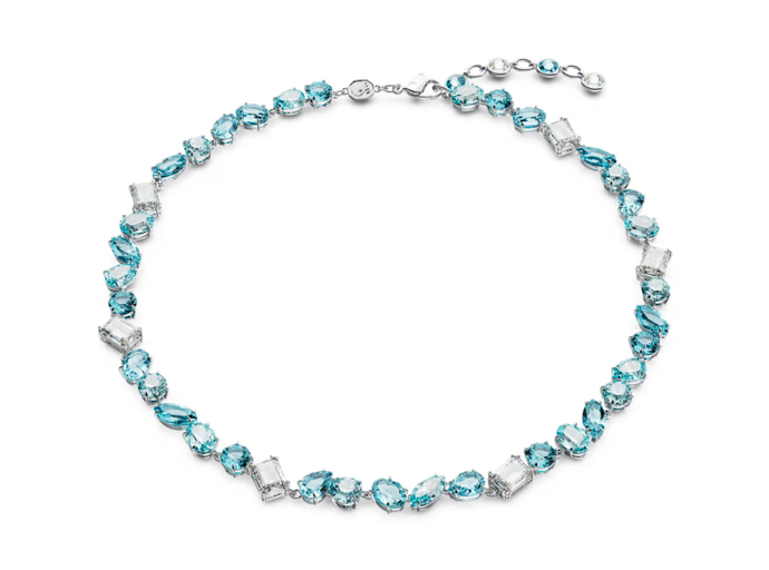 Náhrdelník, Swarovski, 10000 Kč. 
