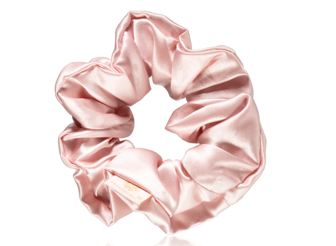Hedvábná gumička do vlasů, Crystallove, 329 Kč. 
